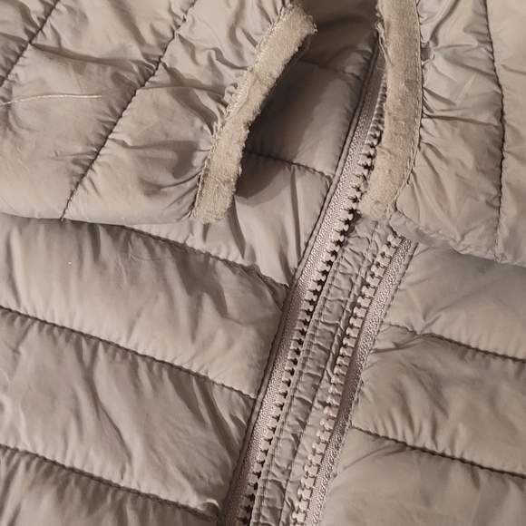 Two puffer coats - Picture 6 of 8